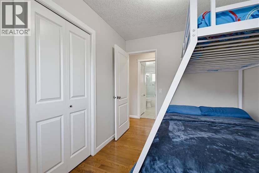 1303 Penedo Crescent SE — photo 17 of 40