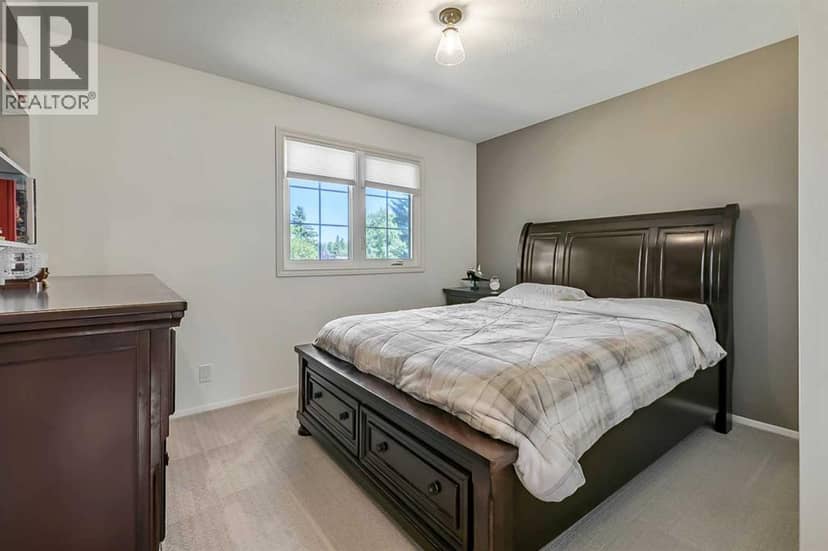 544 Willingdon Boulevard SE — photo 24 of 39