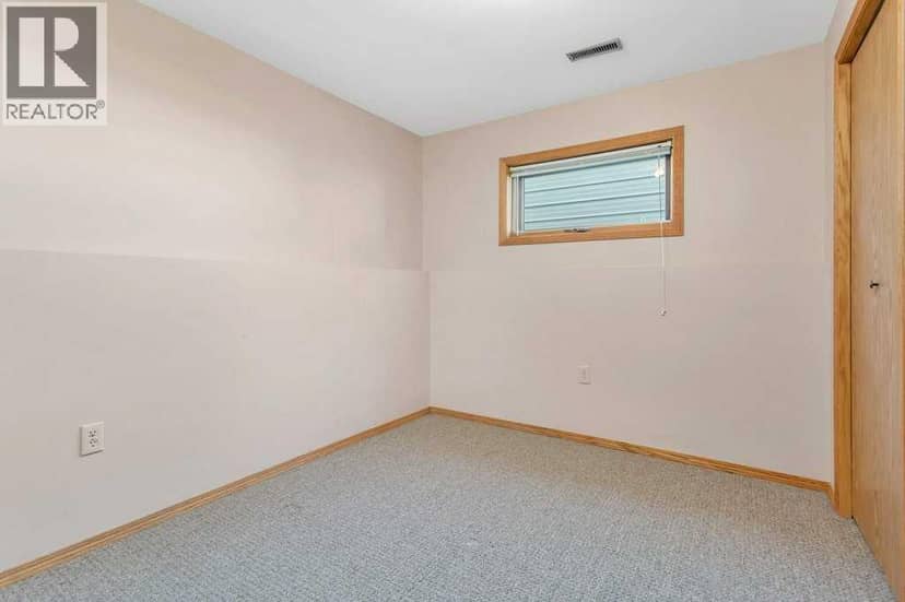 4610 56 Avenue — photo 32 of 40