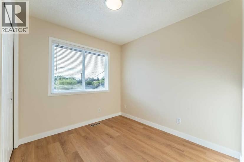 7415 26A Street SE — photo 16 of 37