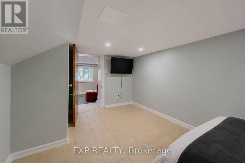 3460 St Joseph Boulevard — photo 34 of 40