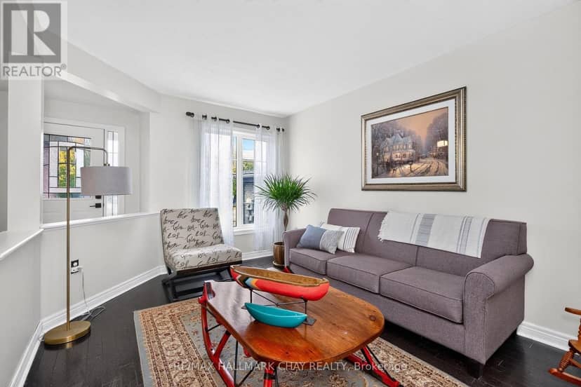 31 McKenzie Crescent — photo 12 of 40