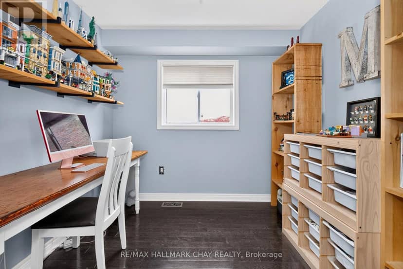 31 McKenzie Crescent — photo 13 of 40