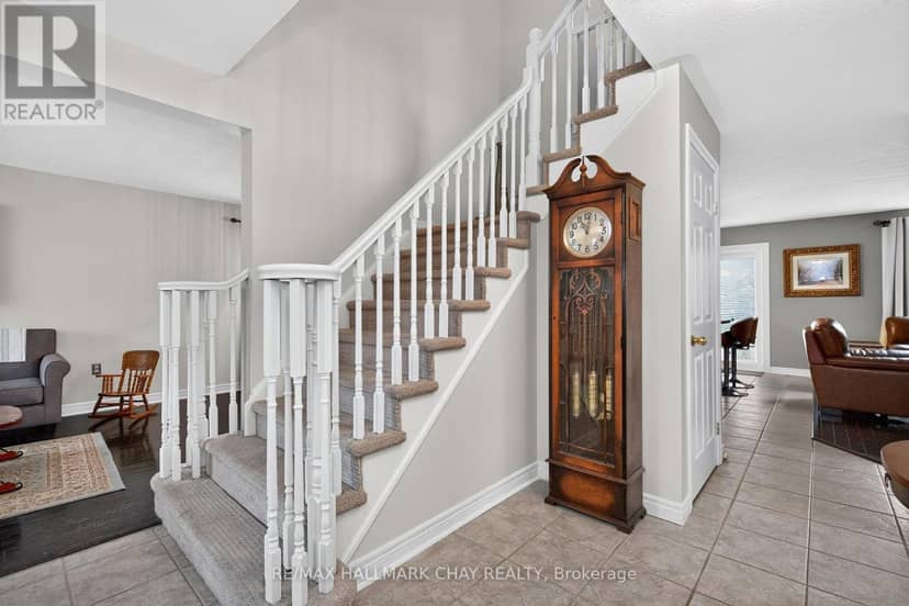 31 McKenzie Crescent — photo 16 of 40