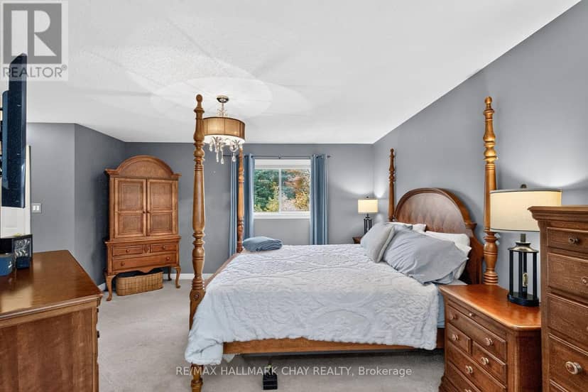 31 McKenzie Crescent — photo 17 of 40