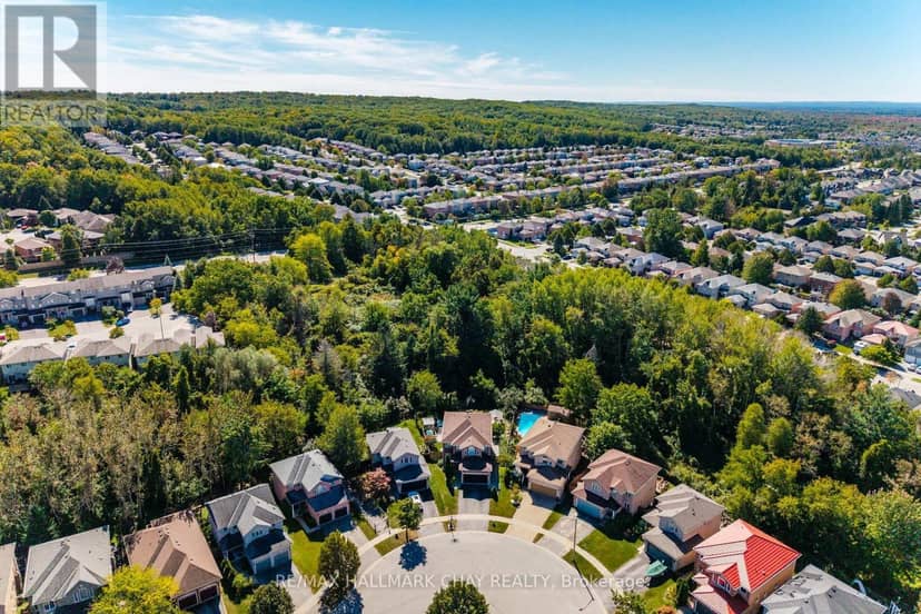 31 McKenzie Crescent, Barrie, photo 2
