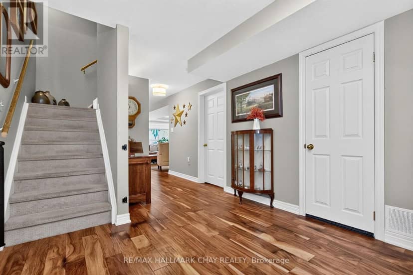 31 McKenzie Crescent — photo 24 of 40