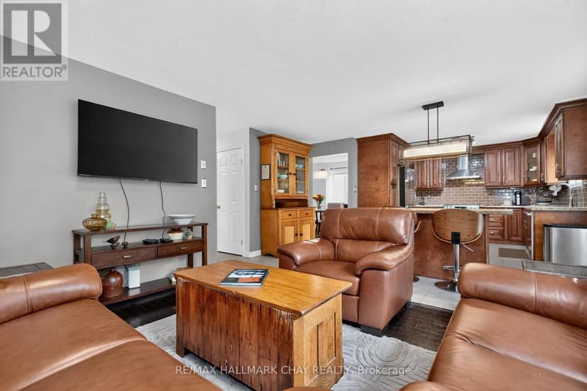 31 McKenzie Crescent — photo 9 of 40