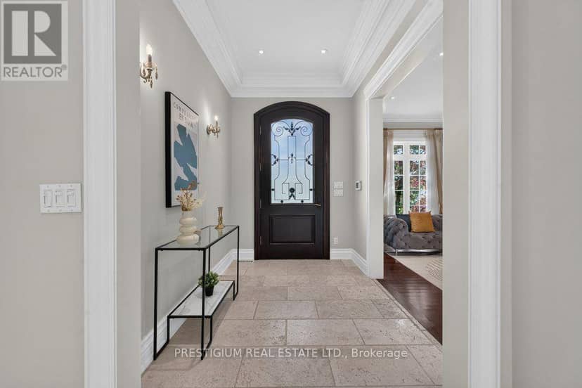 110 Munro Boulevard — photo 4 of 40