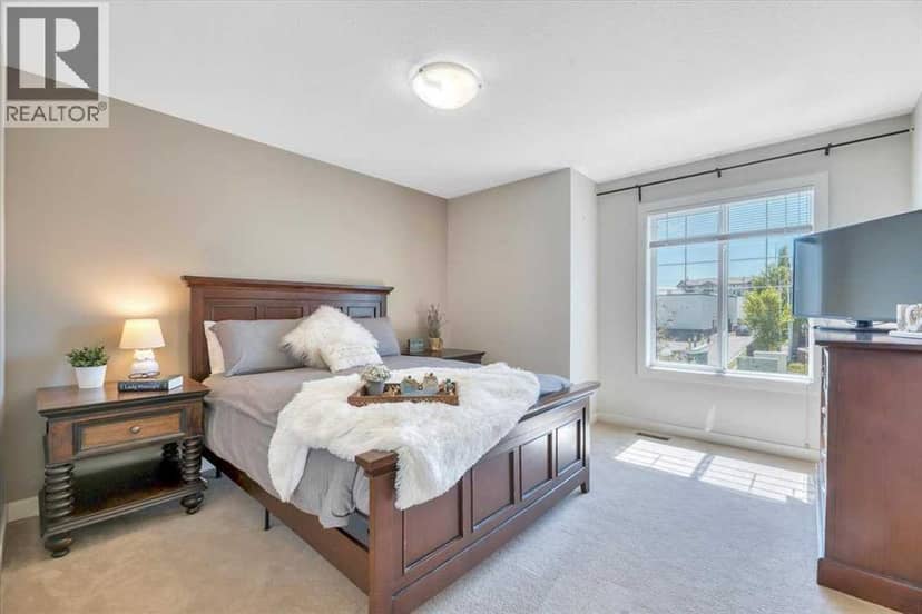 2520 Eversyde Avenue SW — photo 19 of 40