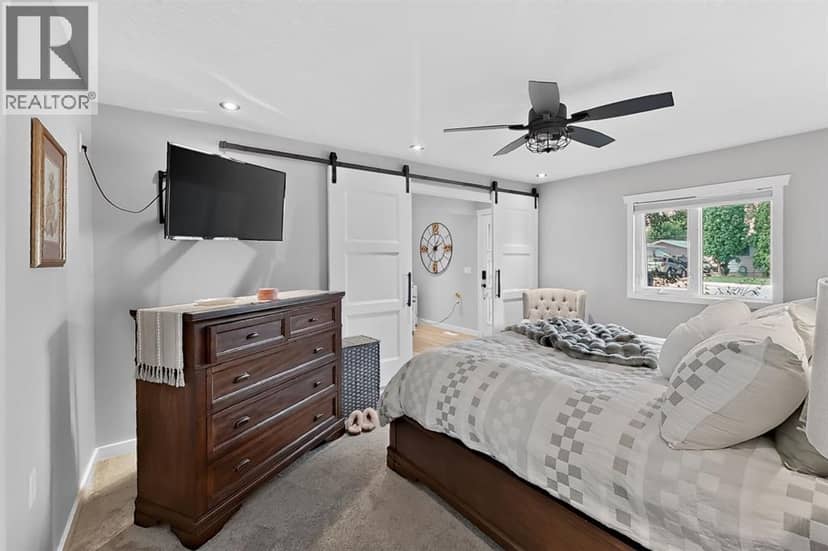 2209 14 Street — photo 10 of 35