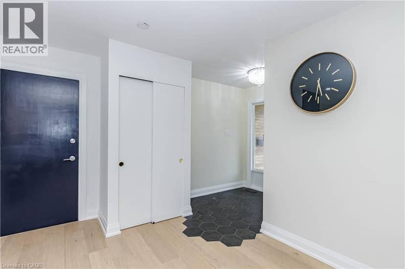 2358 ARNOLD Crescent, Burlington, photo 5