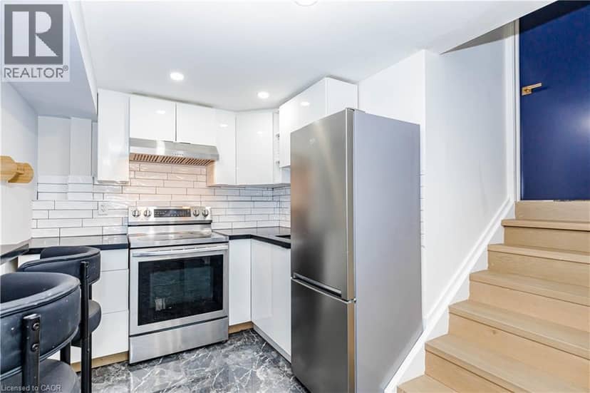 2358 ARNOLD Crescent — photo 33 of 40