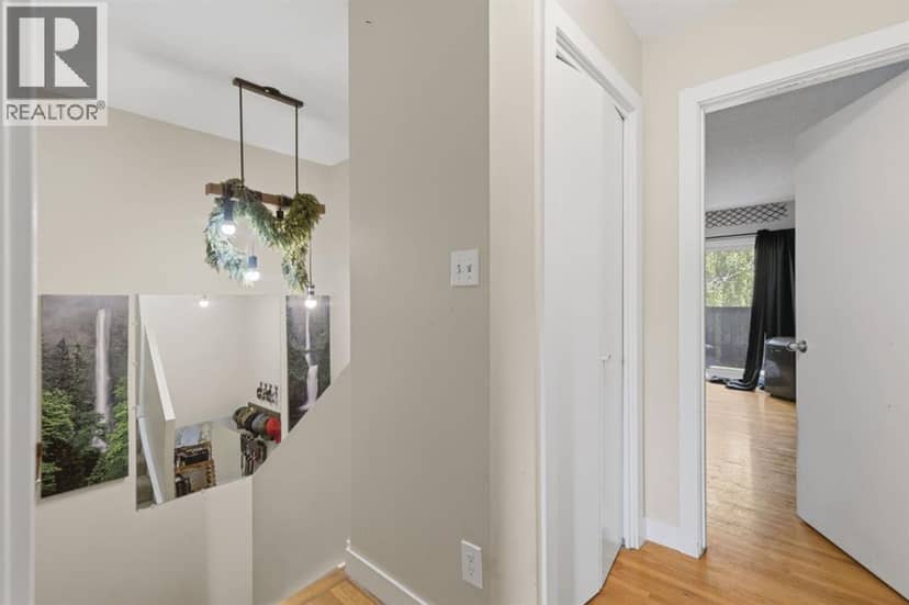 3103 41 Street SW — photo 16 of 40