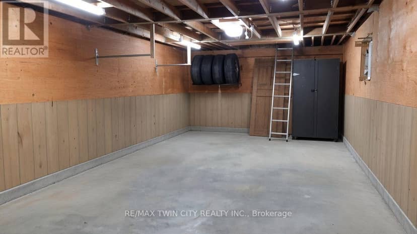 129 Florence Avenue — photo 19 of 28