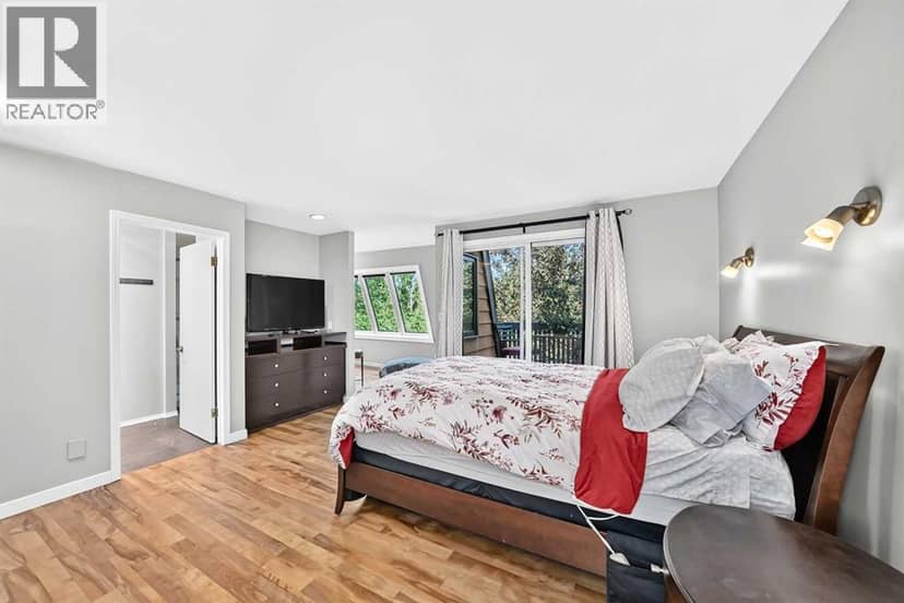 9120 48 Avenue NW — photo 18 of 40