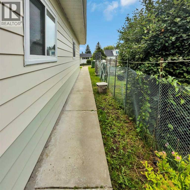 4815 46 Street — photo 13 of 40