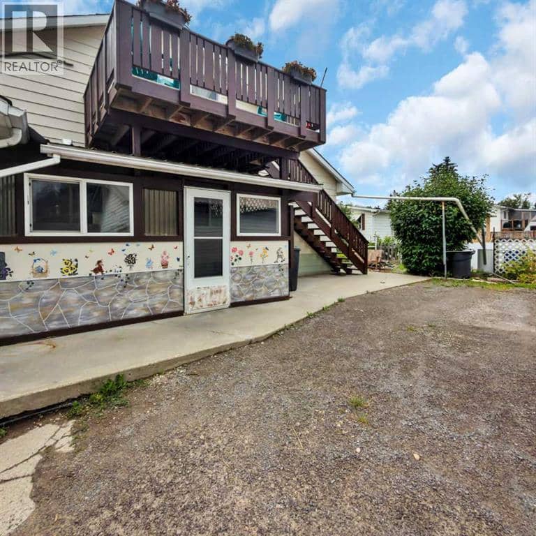 4815 46 Street — photo 10 of 40
