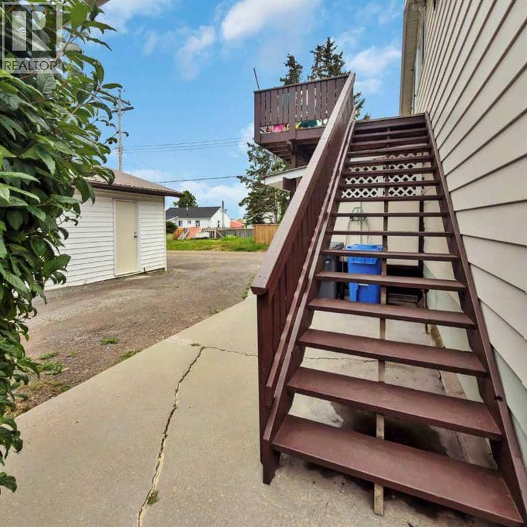 4815 46 Street — photo 11 of 40