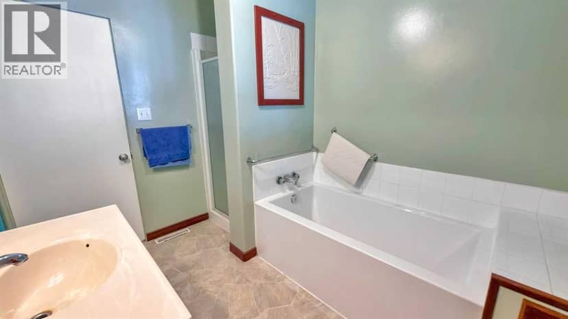 4815 46 Street — photo 31 of 40
