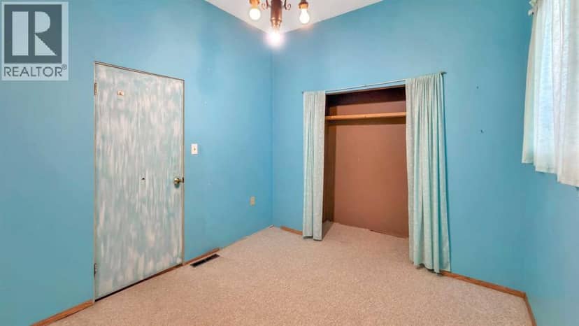 4815 46 Street — photo 34 of 40