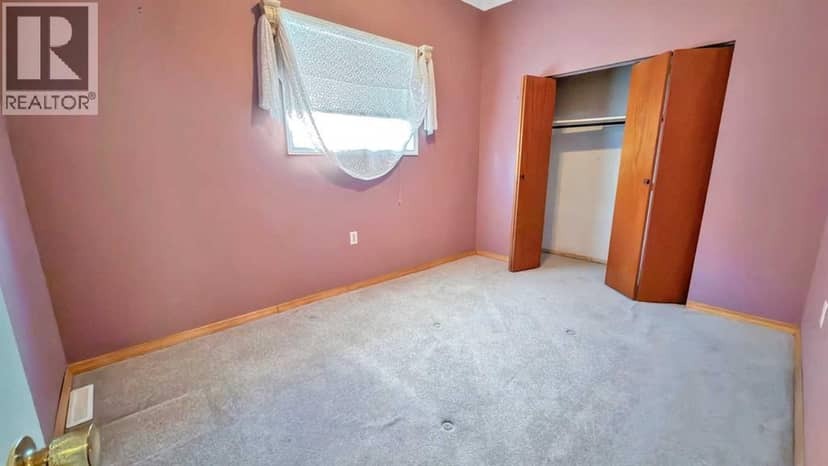 4815 46 Street — photo 36 of 40
