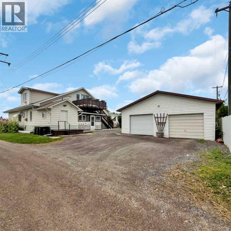 4815 46 Street — photo 9 of 40