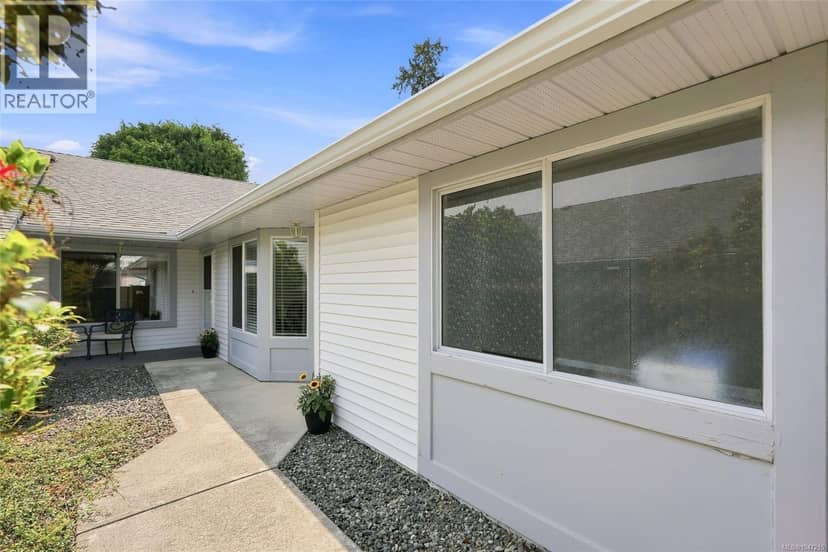 7 144 Fourth Ave E, Qualicum Beach, photo 2