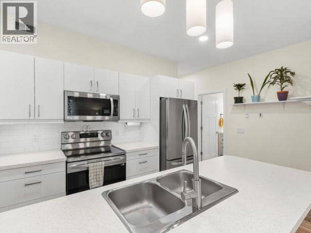 109-2009 Centennial Street — photo 11 of 18