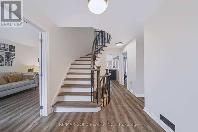 43 Golden Meadow Road, Barrie, photo 3