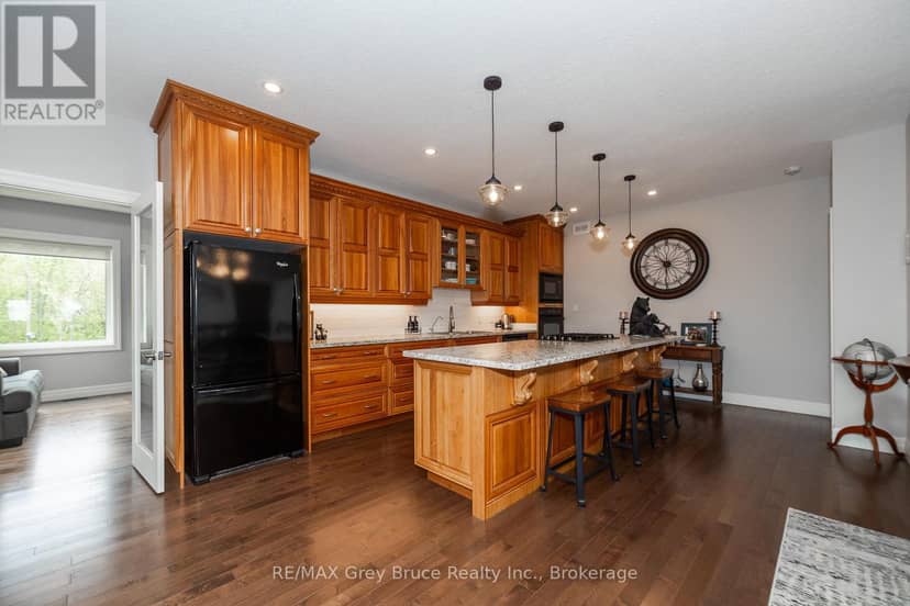 350293 A Concession — photo 11 of 40
