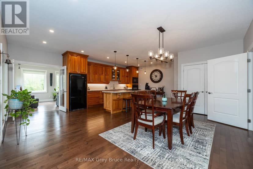 350293 A Concession — photo 12 of 40