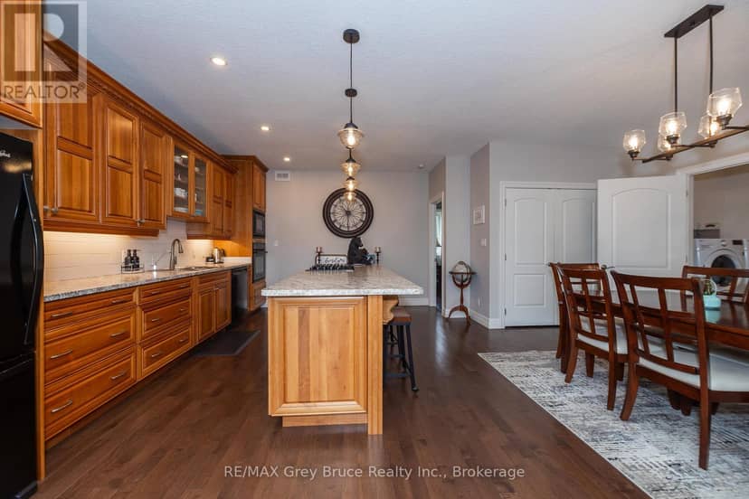 350293 A Concession — photo 13 of 40