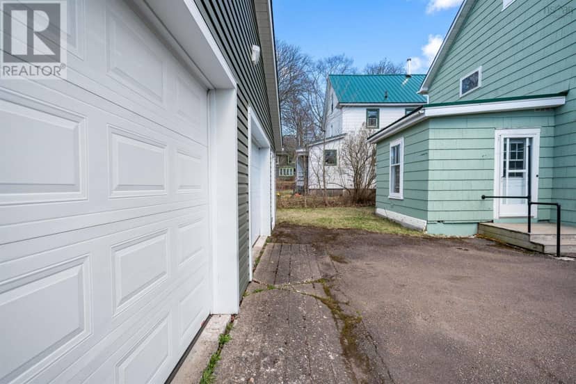 8 Robie Street — photo 11 of 40
