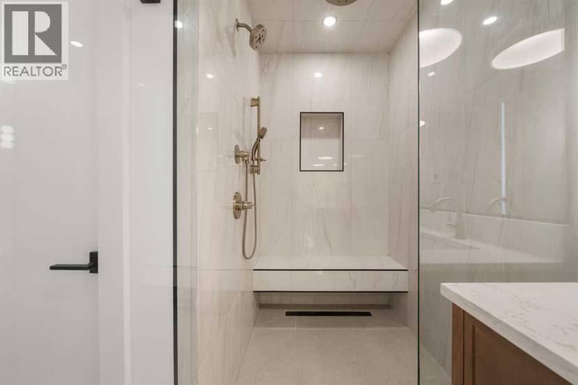 5104 21 Avenue NW — photo 16 of 22