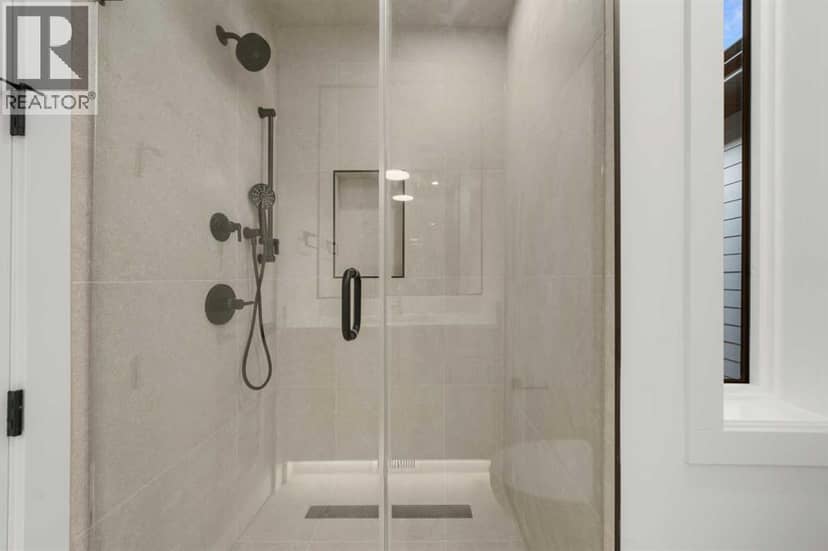 5104 21 Avenue NW — photo 20 of 22