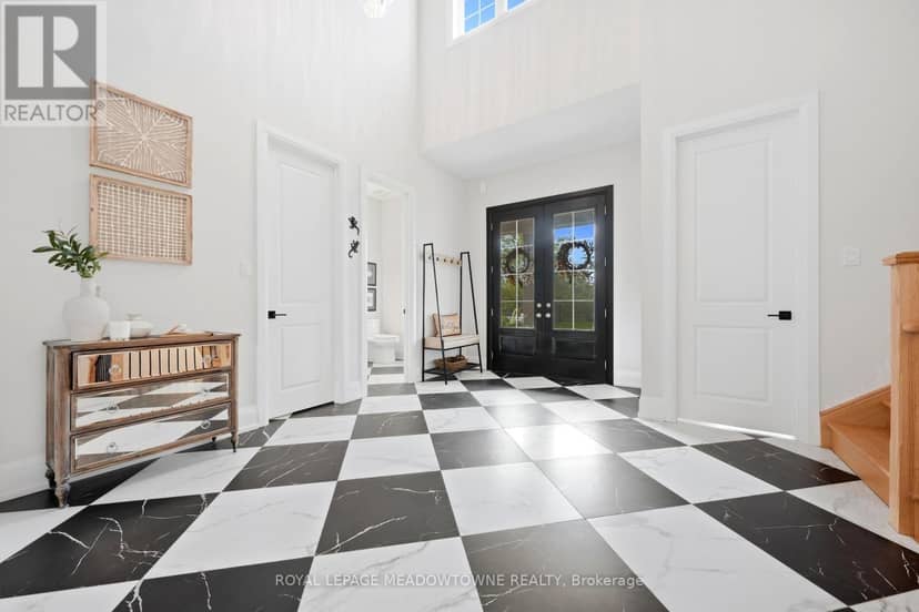 8 J B Robson Court — photo 3 of 40