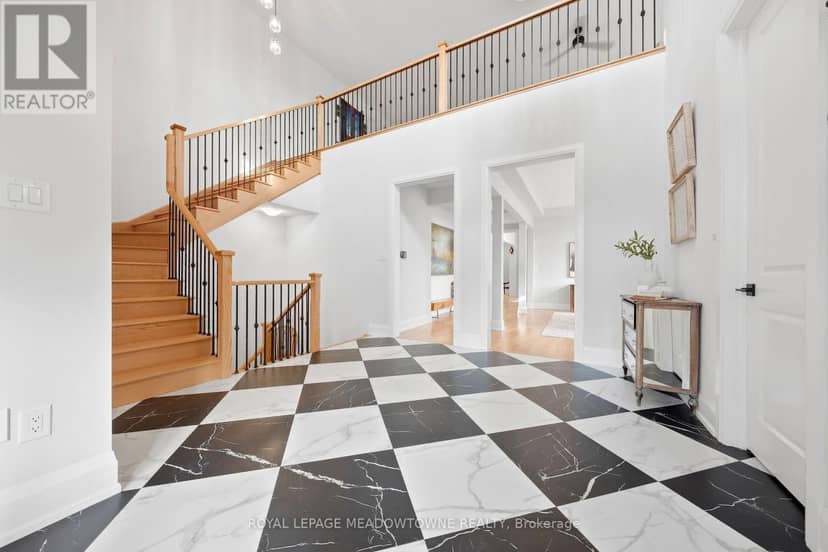 8 J B Robson Court — photo 4 of 40