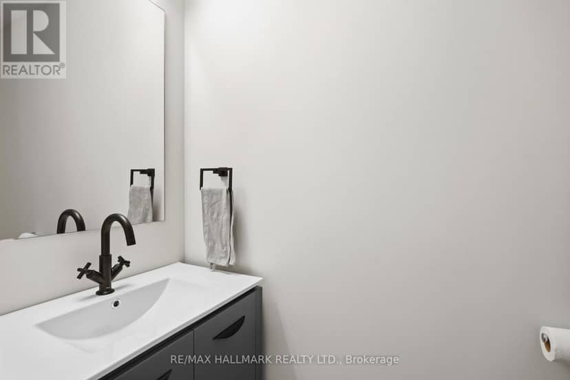 1811 - 57 St Joseph Street — photo 15 of 38