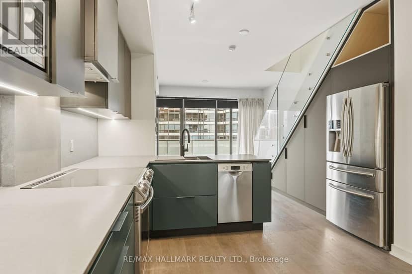 1811 - 57 St Joseph Street — photo 4 of 38