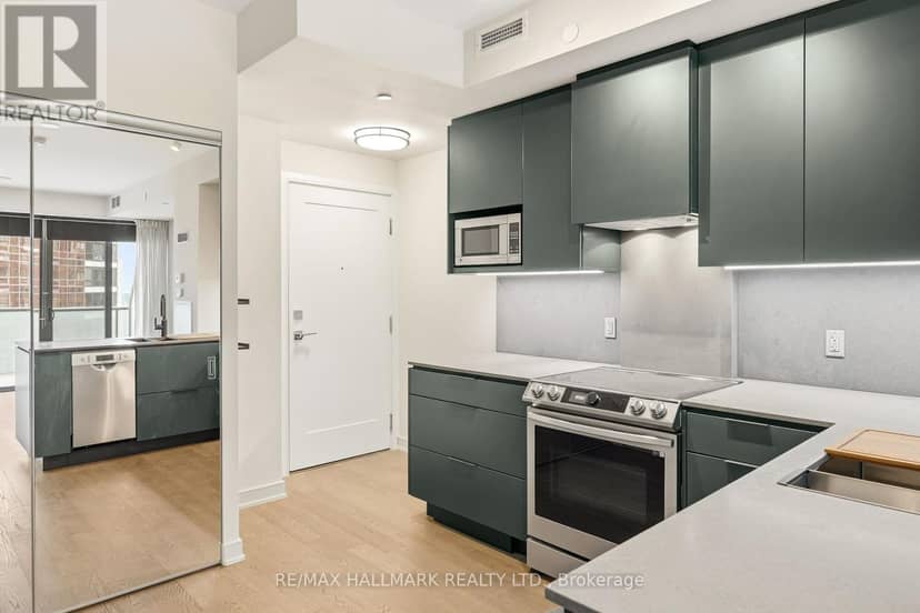 1811 - 57 St Joseph Street — photo 7 of 38