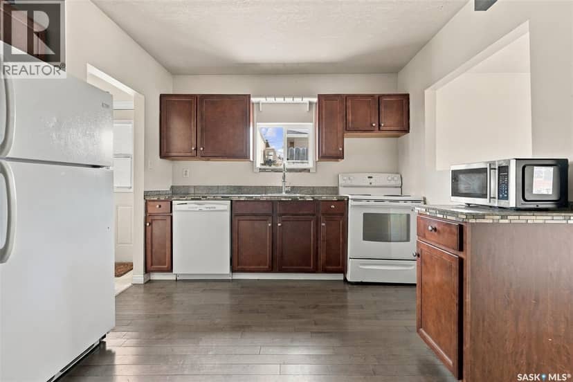 428 Home STREET W — photo 10 of 40