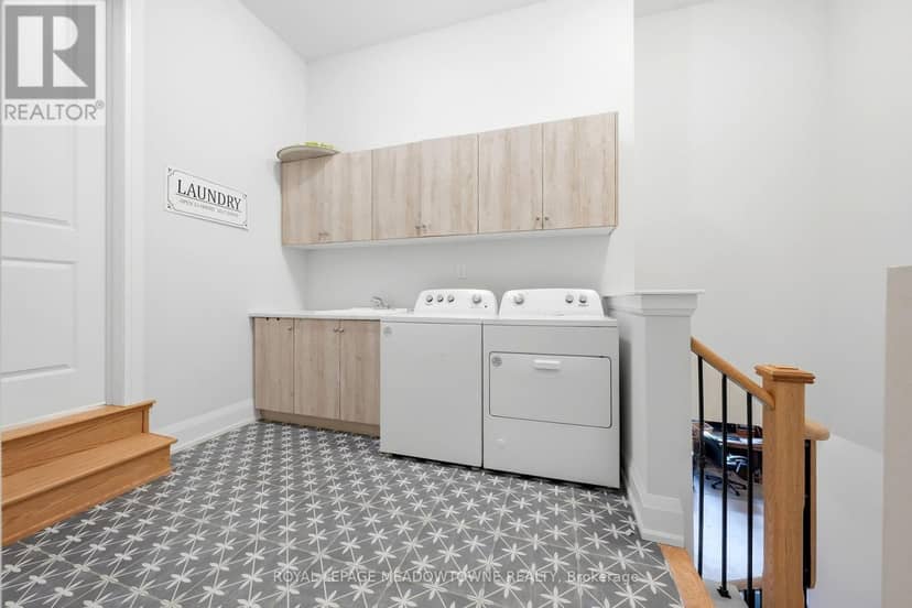 8 J B Robson Court — photo 13 of 40