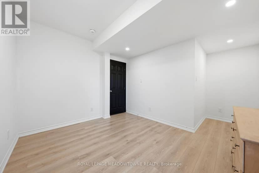 8 J B Robson Court — photo 40 of 40