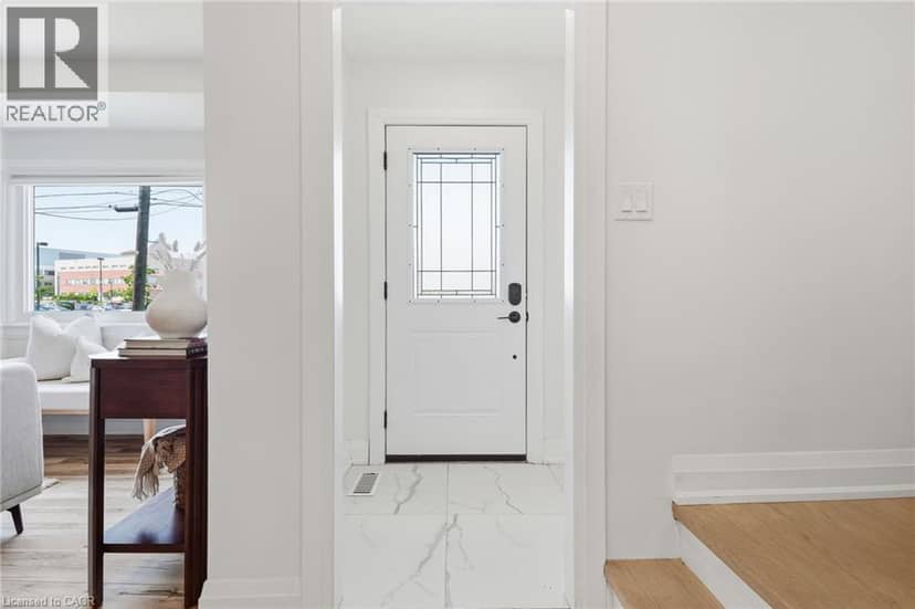117 WEST 5TH Street, Hamilton, photo 2