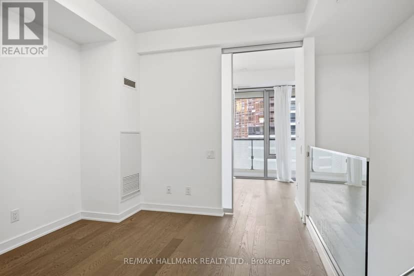 1811 - 57 St Joseph Street — photo 22 of 38