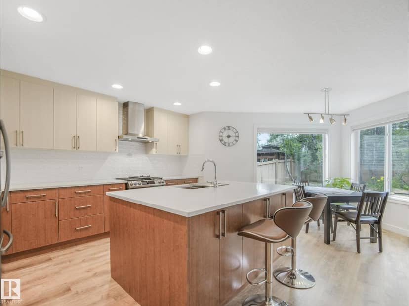 167 Hayward Cr NW — photo 11 of 40