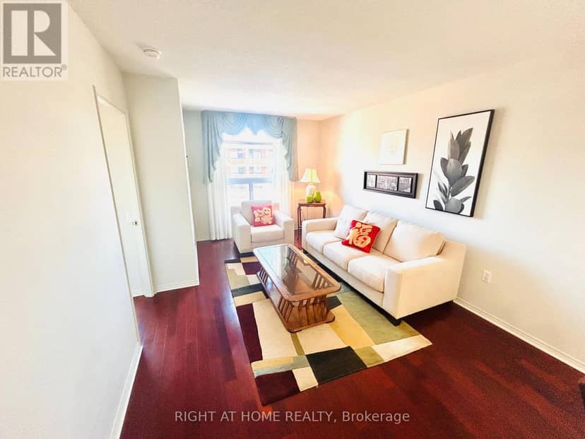 1009 - 11 Thorncliffe Pk Drive, Toronto, photo 2