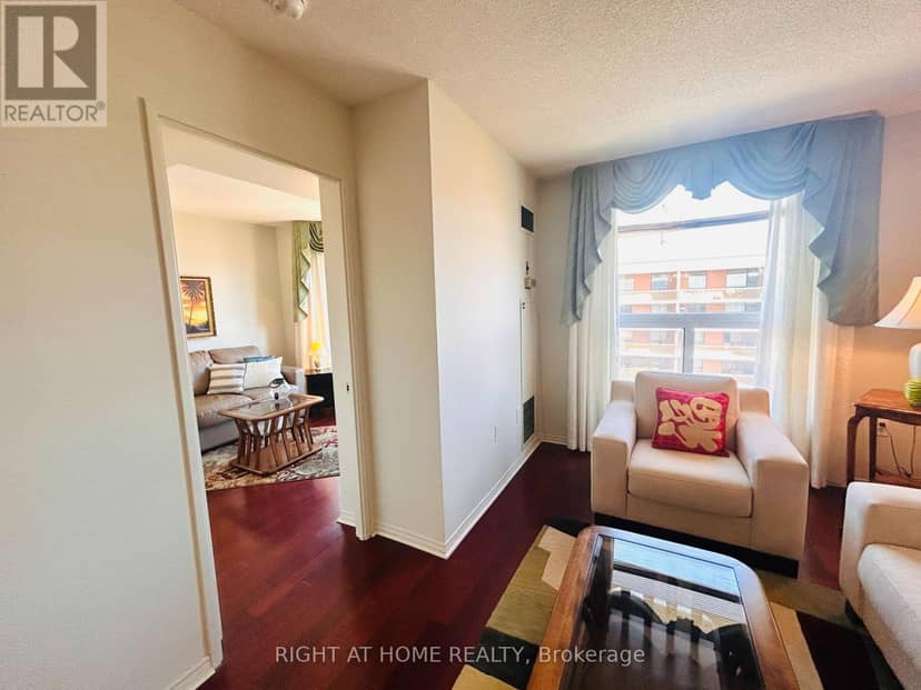 1009 - 11 Thorncliffe Pk Drive, Toronto, photo 5