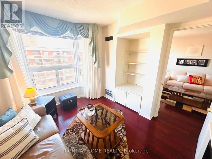 1009 - 11 Thorncliffe Pk Drive, Toronto, photo 7